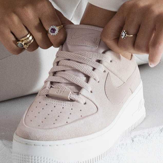 nike air force 1 sage low femme beige